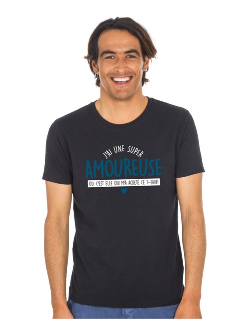 T-shirt Man - J'AI UNE SUPER AMOUREUSE (OUI C'EST ELLE QUI M'A ACHETÉ CE T-shirt Man - - Kiabi T-shirt Man - J'AI UNE SUPER AMOUREUSE (OUI C'EST ELLE QUI M'A ACHETÉ CE T-shirt Man - - Kiabi