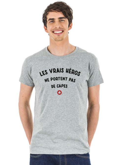 T-shirt Man - LES VRAIS HEROS NE PORTENT PAS DE CAPES - Kiabi T-shirt Man - LES VRAIS HEROS NE PORTENT PAS DE CAPES - Kiabi