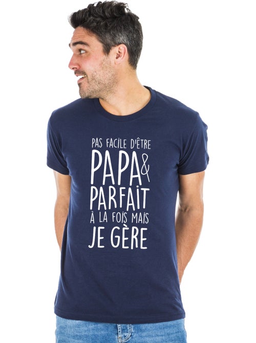 T-shirt Man - PAS FACILE D'ÊTRE PAPA ET PARFAIT À LA FOIS MAIS JE GÈRE - Kiabi T-shirt Man - PAS FACILE D'ÊTRE PAPA ET PARFAIT À LA FOIS MAIS JE GÈRE - Kiabi
