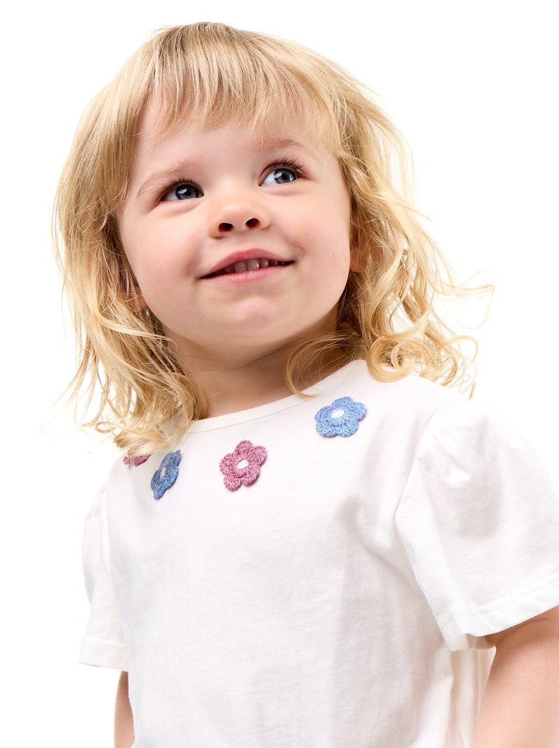 T-shirt manches courtes avec broderies et base volantée Blanc - Kiabi