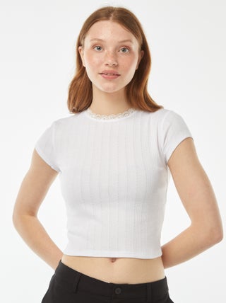 T-shirt met fijn ajourmotiefje en korte mouw