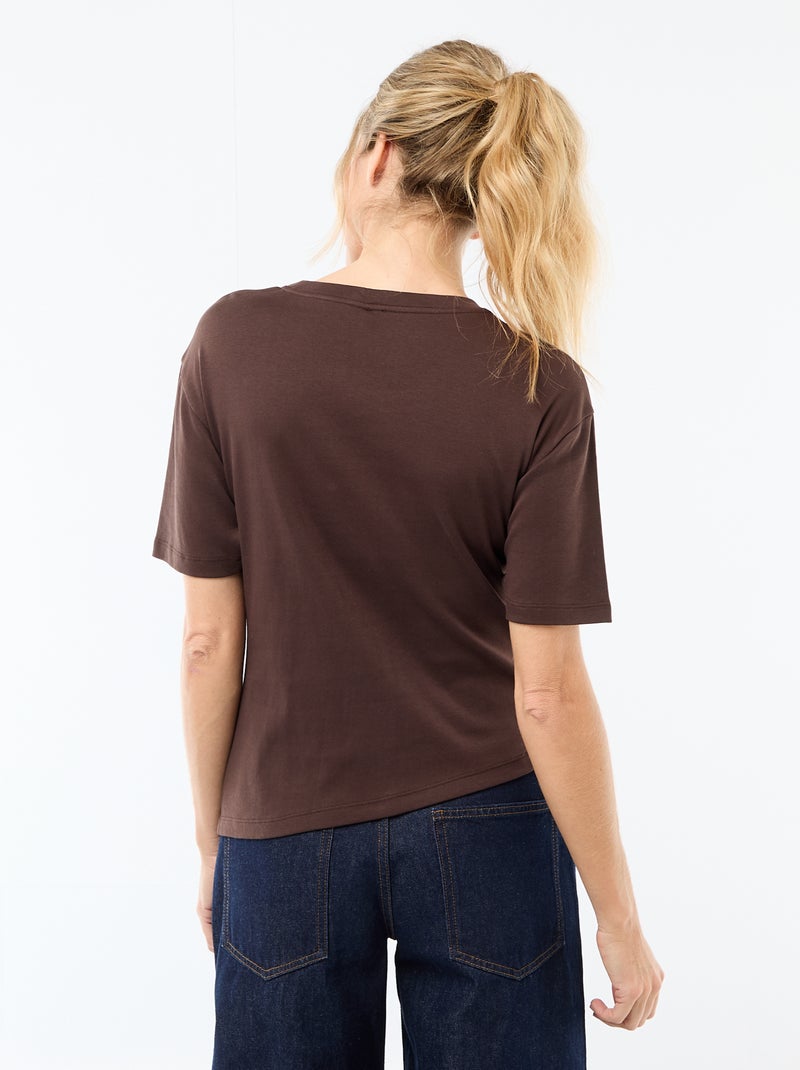 T-shirt met gedrapeerde korte mouwen en fantasiejuweel Bruin - Kiabi