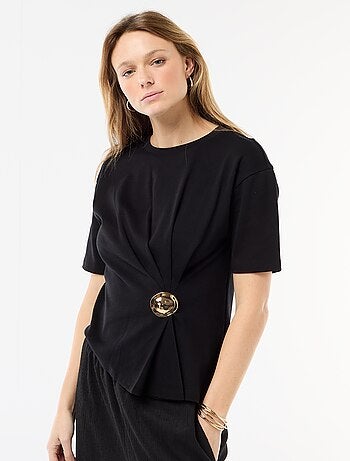 T-shirt met gedrapeerde korte mouwen en fantasiejuweel