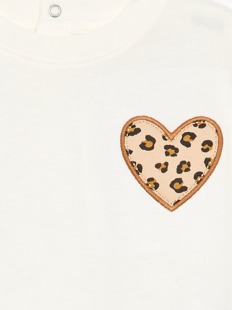 T-shirt met hartjespatch op de borst Wit - Kiabi