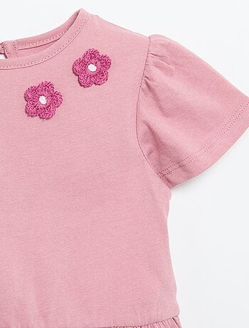 T-shirt met korte mouwen, borduursels en gerimpelde onderkant