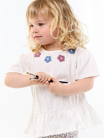 T-shirt met korte mouwen, borduursels en gerimpelde onderkant