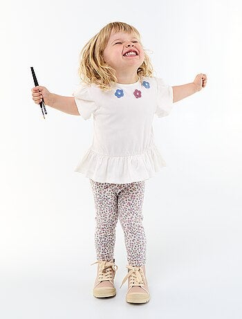 T-shirt met korte mouwen, borduursels en gerimpelde onderkant