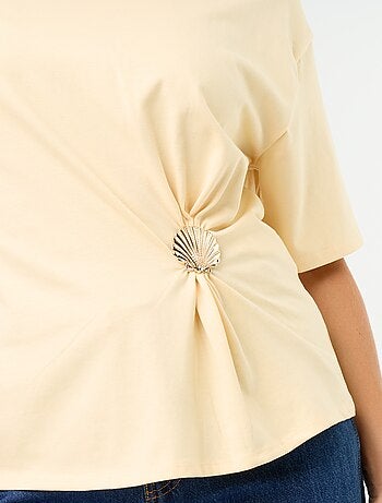 T-shirt met korte mouwen en goudkleurige schelp