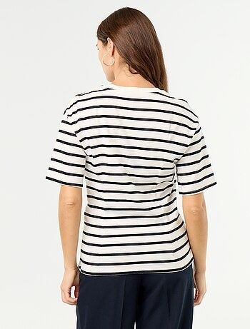 T-shirt met korte mouwen en goudkleurige schelp