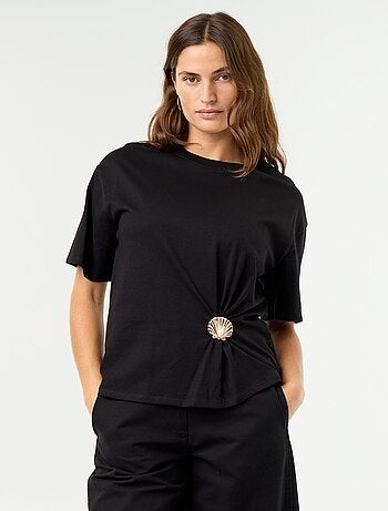 T-shirt met korte mouwen en goudkleurige schelp