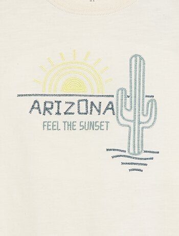 T-shirt met leuke opengewerkte details en borduursel