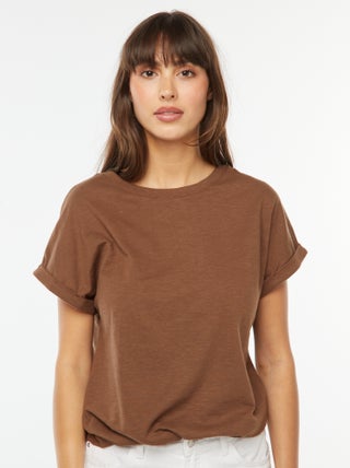 T-shirt met opgetrokken korte mouwen
