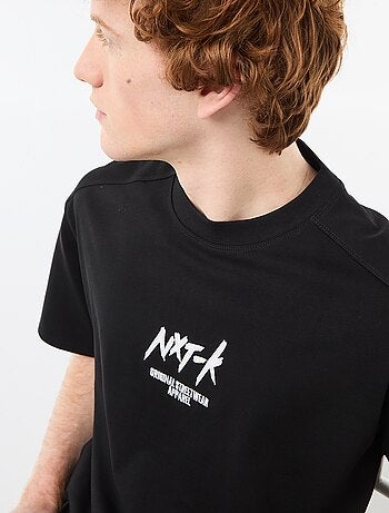 T-shirt met ronde hals en contrasterend borduursel