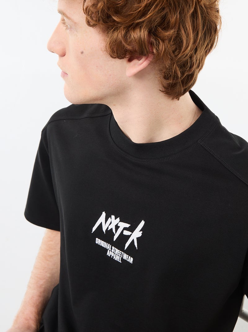 T-shirt met ronde hals en contrasterend borduursel Zwart - Kiabi