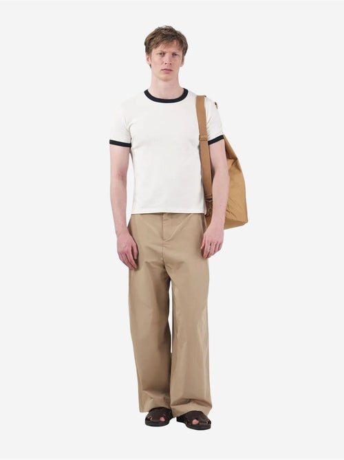T-shirt met ronde hals en kleurblokken, afgewerkt met contrasterende bies. Giesto - Kiabi T-shirt met ronde hals en kleurblokken, afgewerkt met contrasterende bies. Giesto - Kiabi