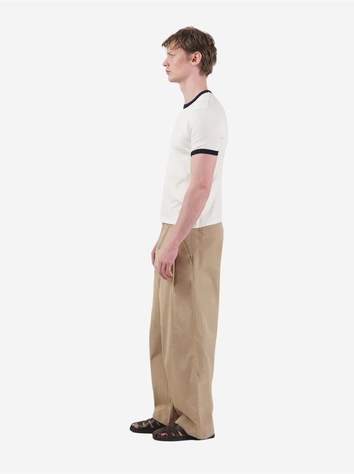 T-shirt met ronde hals en kleurblokken, afgewerkt met contrasterende bies. Giesto - Kiabi T-shirt met ronde hals en kleurblokken, afgewerkt met contrasterende bies. Giesto - Kiabi