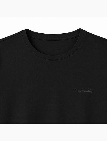 T-shirt met ronde hals voor heren, voorzien van kenmerkend borduurwerk op de borst.