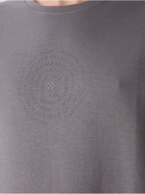 T-shirt oversize en mélange coton à col rond tommy - Kiabi T-shirt oversize en mélange coton à col rond tommy - Kiabi