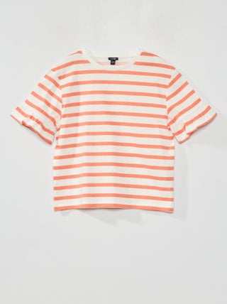 T-shirt rayé à manches volantées