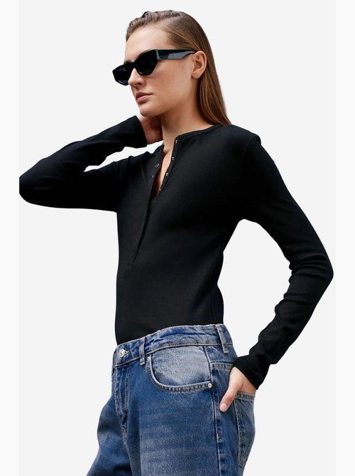 T-shirt ronde hals lange mouw rib met knopen dilvin - Kiabi T-shirt ronde hals lange mouw rib met knopen dilvin - Kiabi