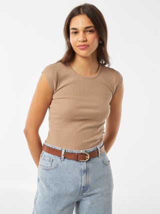 T-shirt sans manches avec ouverture dans le bas du dos