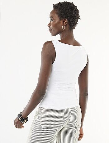 T-shirt stretch avec bijou doré