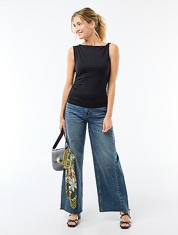 T-shirt stretch avec bijou doré