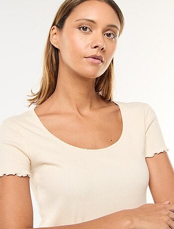 T-shirt uni en maille côtelé manches courtes