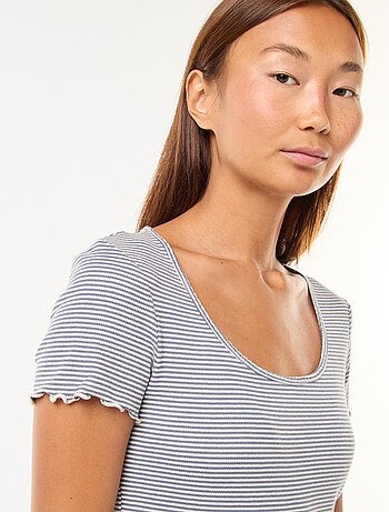 T-shirt uni en maille côtelé manches courtes