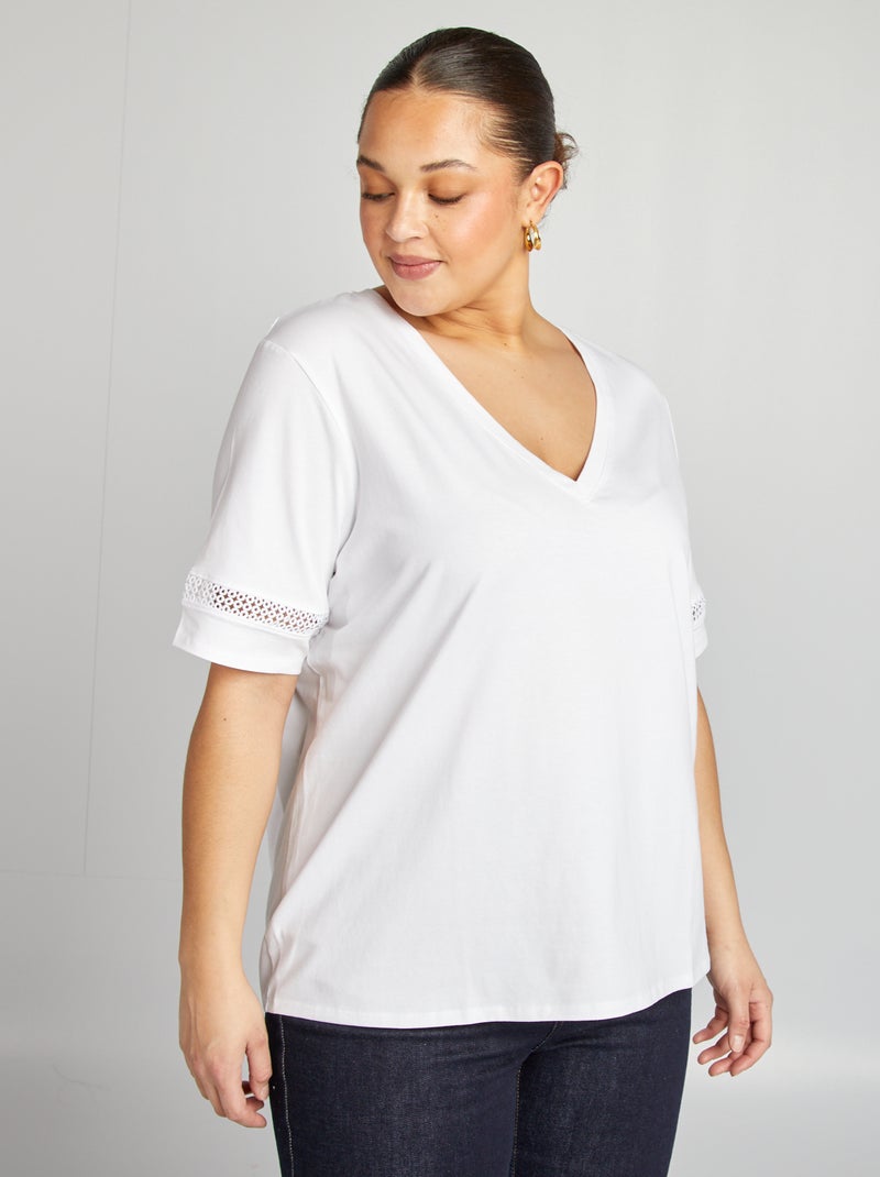 T-shirt uni manches courtes avec broderies blanc - Kiabi