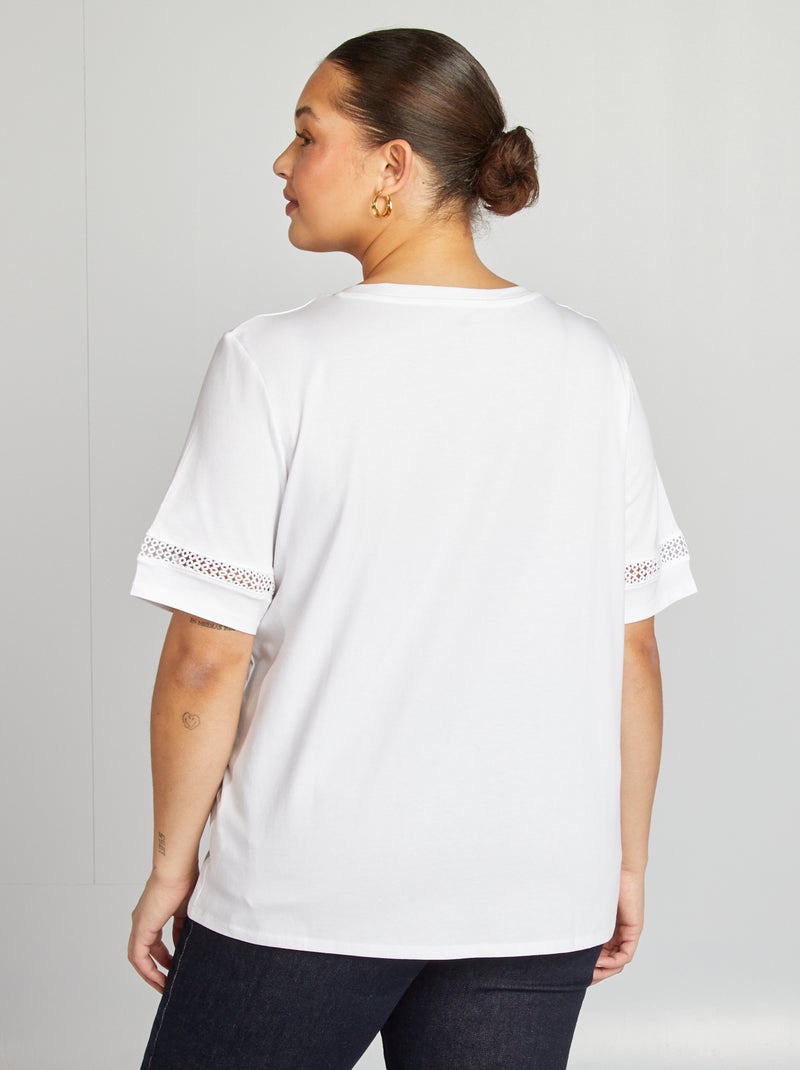 T-shirt uni manches courtes avec broderies blanc - Kiabi