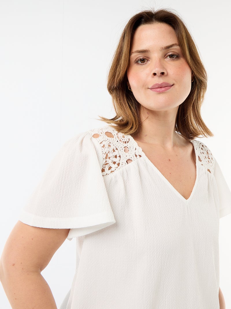 T-shirt van crêpe jerseytricot met macramé Wit - Kiabi
