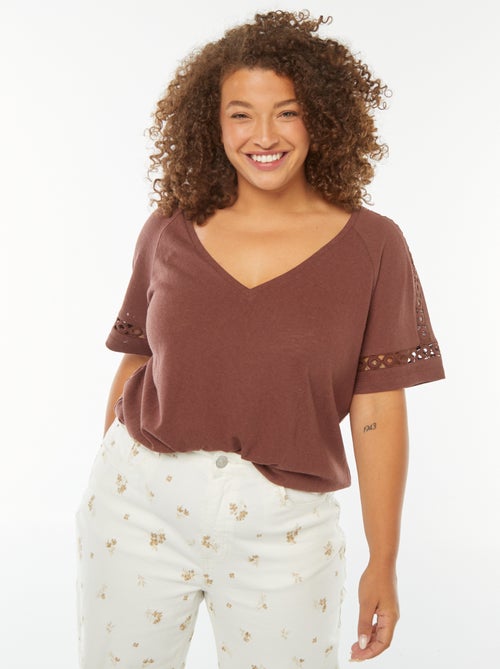 T-shirt van gespikkeld tricot met macramédetails - Kiabi