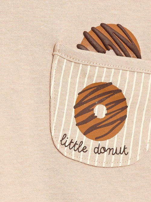 T-shirt van jerseytricot met korte mouwen en borstzak met print - Kiabi