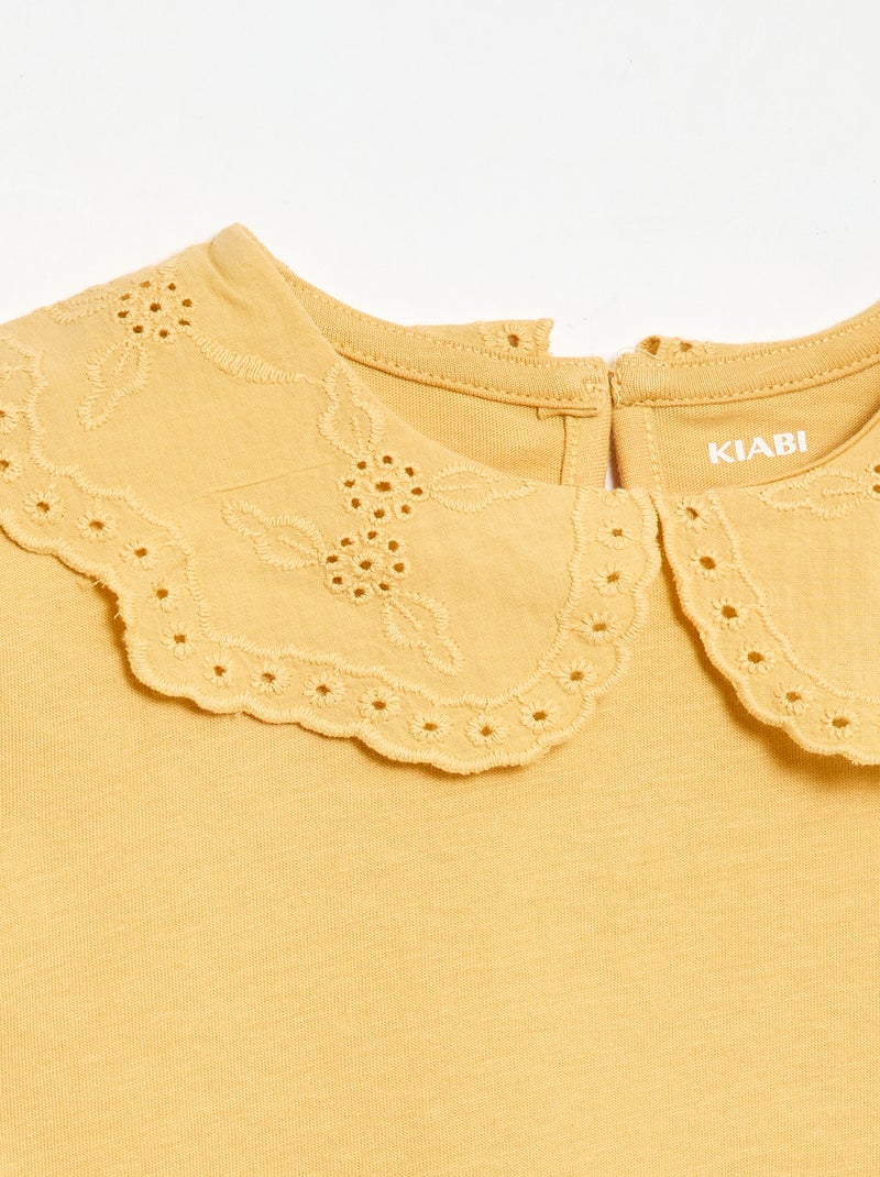 T-shirt van jerseytricot met ronde hals en broderie anglaise Mosterdgeel - Kiabi