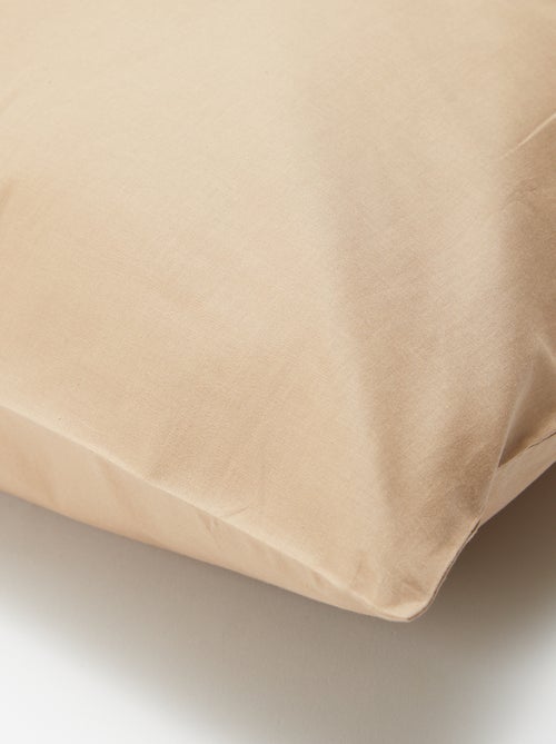 Taie d'oreiller unie 63 x 63 cm en coton - Kiabi Taie d'oreiller unie 63 x 63 cm en coton - Kiabi