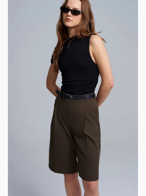 Tailored short met hoge taille en wijde pijp dilvin - Kiabi Tailored short met hoge taille en wijde pijp dilvin - Kiabi