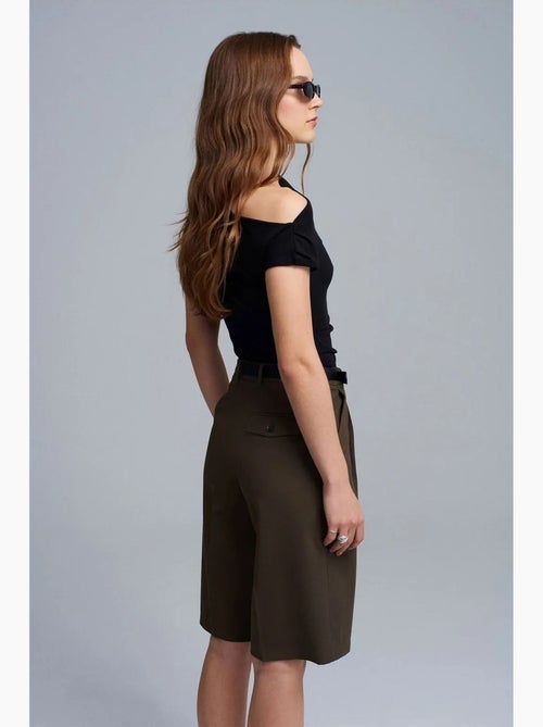 Tailored short met hoge taille en wijde pijp dilvin - Kiabi Tailored short met hoge taille en wijde pijp dilvin - Kiabi