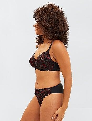Tanga en dentelle 'Sans complexe'