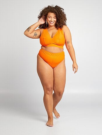 Tanga en dentelle transparente