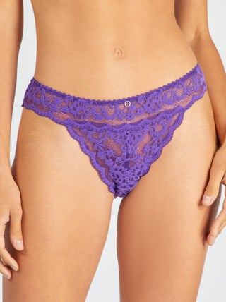 Tanga en dentelle velours doux