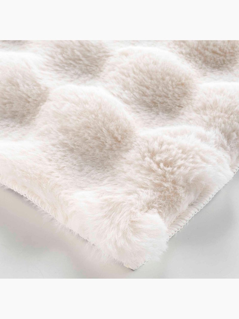 Tapis doux en imitation fourrure avec relief moelleux Beige clair - Kiabi