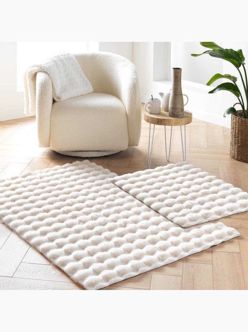 Tapis doux en imitation fourrure avec relief moelleux Beige clair - Kiabi