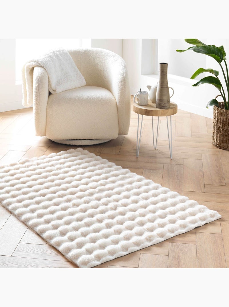 Tapis doux en imitation fourrure avec relief moelleux Beige clair - Kiabi