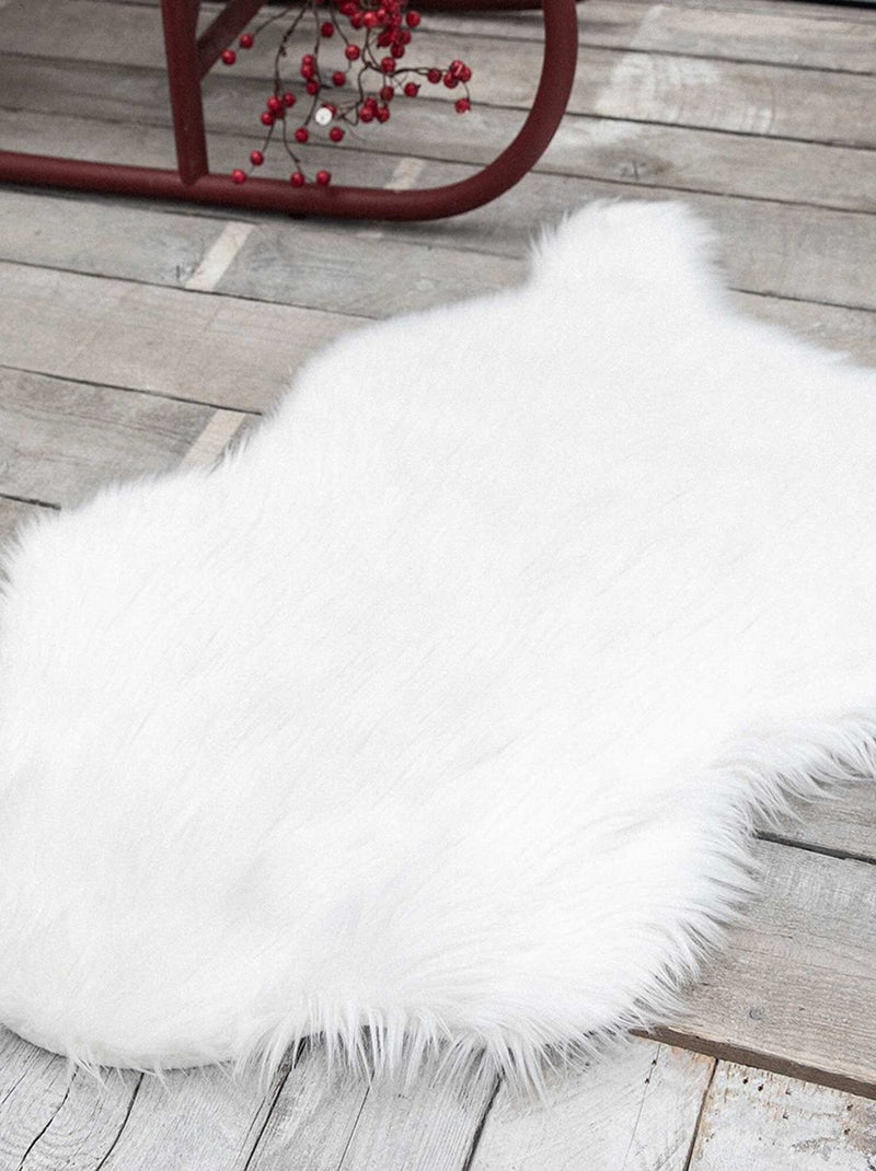 Tapis en fausse fourrure blanc - Kiabi