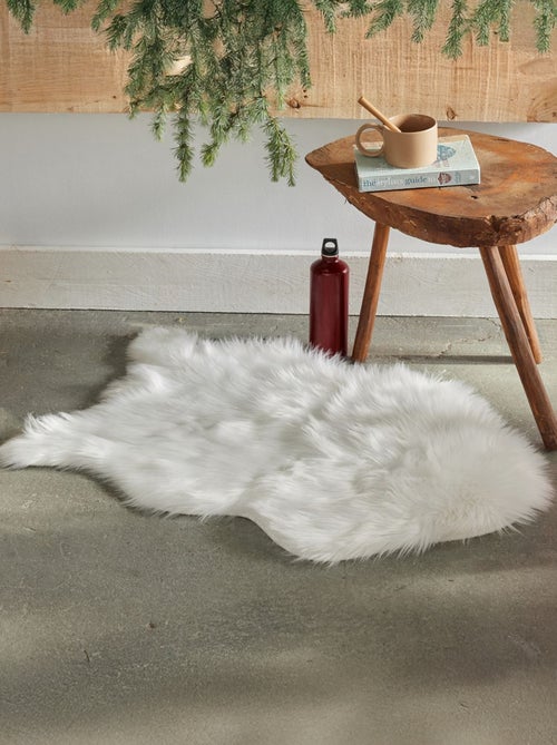 Tapis en fausse fourrure - Kiabi