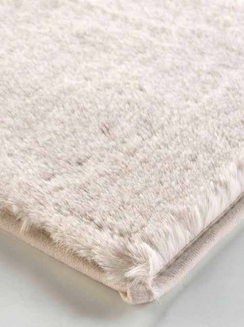 Tapis Feline Imitation Fourrure - Kiabi Tapis Feline Imitation Fourrure - Kiabi