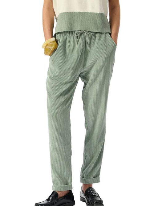 Teddy Smith Dames Groene Velours Pantalon - Comfortabele Fluwelen Broek - Kiabi Teddy Smith Dames Groene Velours Pantalon - Comfortabele Fluwelen Broek - Kiabi