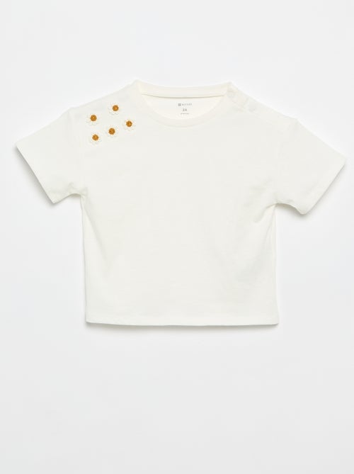 Tee-shirt à manches courtes avec fleurs sur l'épaule - Kiabi Tee-shirt à manches courtes avec fleurs sur l'épaule - Kiabi