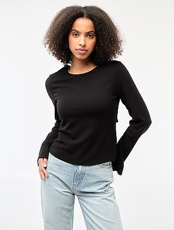Tee-shirt avec bas du dos ouvert